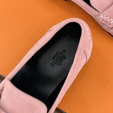 Hermès/爱马仕26WF新品 H金属扣一脚蹬乐福鞋 金属H扣是低调的灵魂 一脚蹬穿脱超省心 版型利落衬得脚秀气 麂皮 Hermès/爱马仕26WF新品 H金属扣一脚蹬乐福鞋 金属H扣是低调的灵魂 一脚蹬穿脱超省心 版型利落衬得脚秀气 麂皮