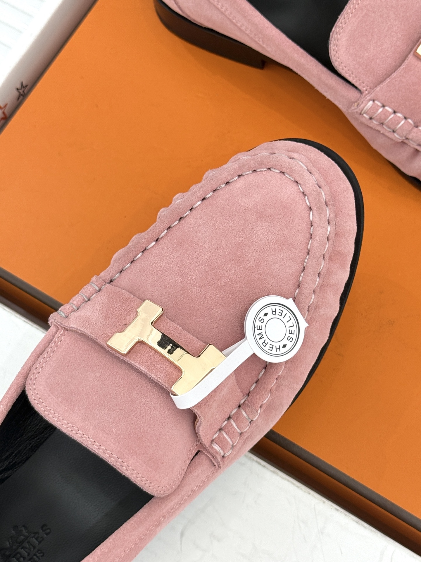 Hermès/爱马仕26WF新品 H金属扣一脚蹬乐福鞋 金属H扣是低调的灵魂 一脚蹬穿脱超省心 版型利落衬得脚秀气 麂皮 Hermès/爱马仕26WF新品 H金属扣一脚蹬乐福鞋 金属H扣是低调的灵魂 一脚蹬穿脱超省心 版型利落衬得脚秀气 麂皮