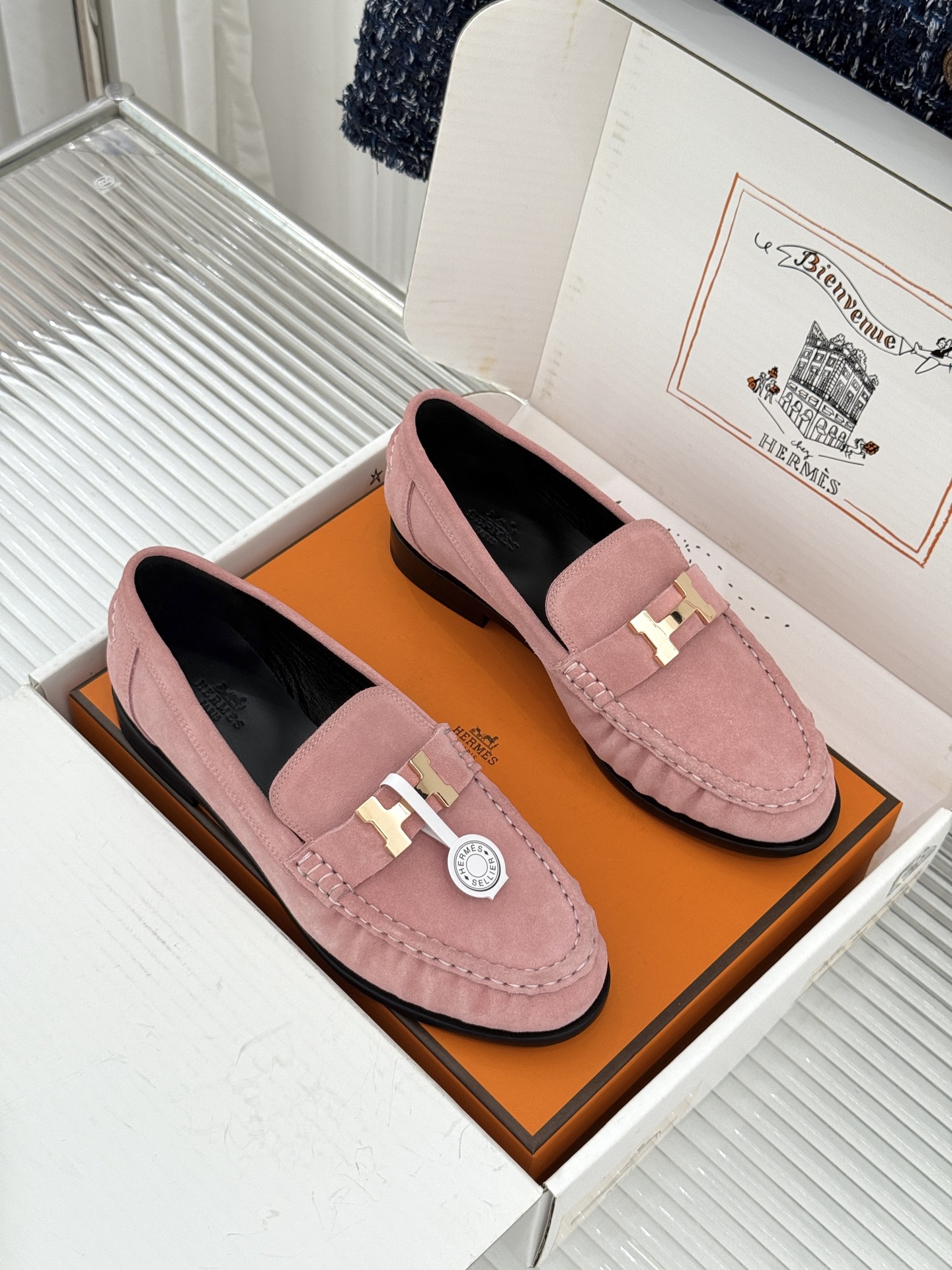 Hermès/爱马仕26WF新品 H金属扣一脚蹬乐福鞋 金属H扣是低调的灵魂 一脚蹬穿脱超省心 版型利落衬得脚秀气 麂皮 Hermès/爱马仕26WF新品 H金属扣一脚蹬乐福鞋 金属H扣是低调的灵魂 一脚蹬穿脱超省心 版型利落衬得脚秀气 麂皮