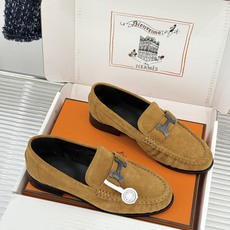 Hermès/爱马仕26WF新品 H金属扣一脚蹬乐福鞋 金属H扣是低调的灵魂 一脚蹬穿脱超省心 版型利落衬得脚秀气 麂皮 Hermès/爱马仕26WF新品 H金属扣一脚蹬乐福鞋 金属H扣是低调的灵魂 一脚蹬穿脱超省心 版型利落衬得脚秀气 麂皮