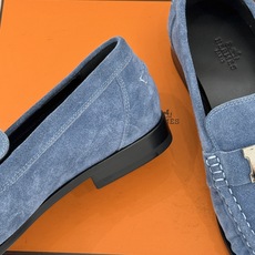 Hermès/爱马仕26WF新品 H金属扣一脚蹬乐福鞋 金属H扣是低调的灵魂 一脚蹬穿脱超省心 版型利落衬得脚秀气 麂皮 Hermès/爱马仕26WF新品 H金属扣一脚蹬乐福鞋 金属H扣是低调的灵魂 一脚蹬穿脱超省心 版型利落衬得脚秀气 麂皮