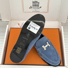 Hermès/爱马仕26WF新品 H金属扣一脚蹬乐福鞋 金属H扣是低调的灵魂 一脚蹬穿脱超省心 版型利落衬得脚秀气 麂皮 Hermès/爱马仕26WF新品 H金属扣一脚蹬乐福鞋 金属H扣是低调的灵魂 一脚蹬穿脱超省心 版型利落衬得脚秀气 麂皮