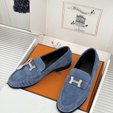 Hermès/爱马仕26WF新品 H金属扣一脚蹬乐福鞋 金属H扣是低调的灵魂 一脚蹬穿脱超省心 版型利落衬得脚秀气 麂皮 Hermès/爱马仕26WF新品 H金属扣一脚蹬乐福鞋 金属H扣是低调的灵魂 一脚蹬穿脱超省心 版型利落衬得脚秀气 麂皮