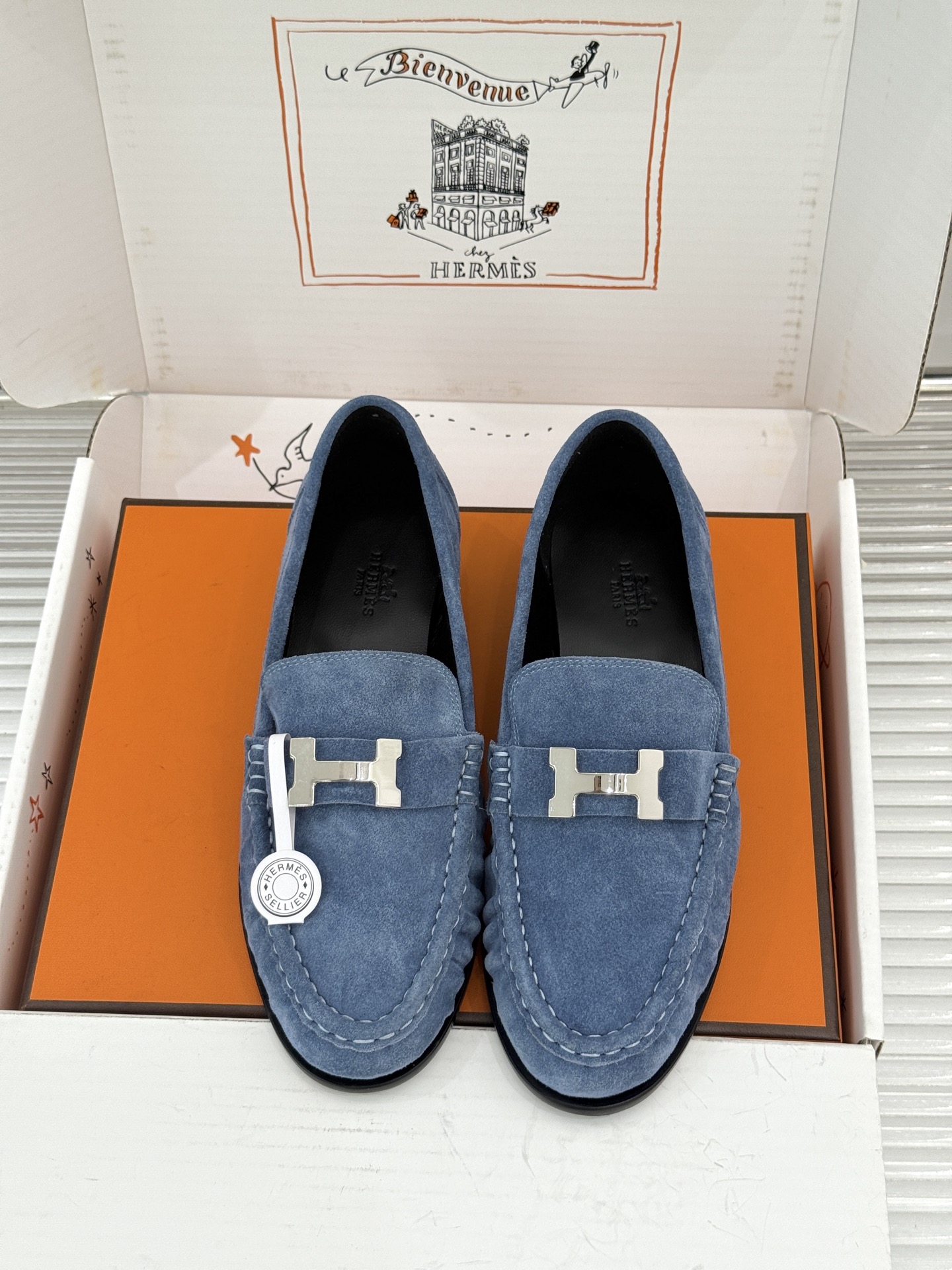 Hermès/爱马仕26WF新品 H金属扣一脚蹬乐福鞋 金属H扣是低调的灵魂 一脚蹬穿脱超省心 版型利落衬得脚秀气 麂皮 Hermès/爱马仕26WF新品 H金属扣一脚蹬乐福鞋 金属H扣是低调的灵魂 一脚蹬穿脱超省心 版型利落衬得脚秀气 麂皮