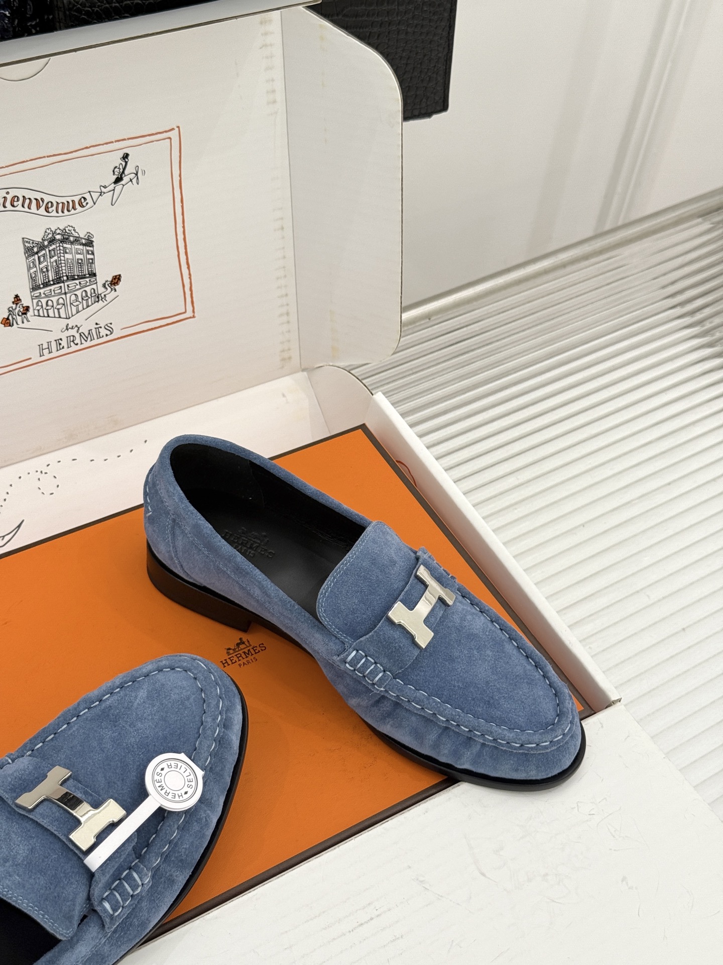 Hermès/爱马仕26WF新品 H金属扣一脚蹬乐福鞋 金属H扣是低调的灵魂 一脚蹬穿脱超省心 版型利落衬得脚秀气 麂皮 Hermès/爱马仕26WF新品 H金属扣一脚蹬乐福鞋 金属H扣是低调的灵魂 一脚蹬穿脱超省心 版型利落衬得脚秀气 麂皮