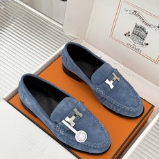 Hermès/爱马仕26WF新品 H金属扣一脚蹬乐福鞋 金属H扣是低调的灵魂 一脚蹬穿脱超省心 版型利落衬得脚秀气 麂皮 Hermès/爱马仕26WF新品 H金属扣一脚蹬乐福鞋 金属H扣是低调的灵魂 一脚蹬穿脱超省心 版型利落衬得脚秀气 麂皮