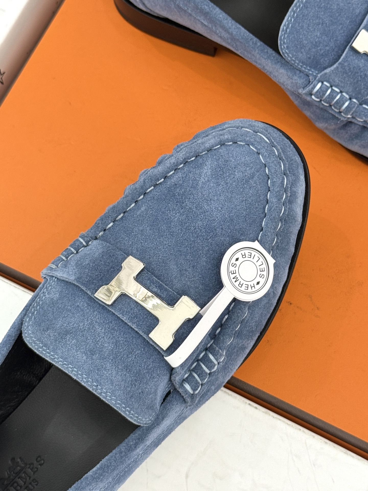 Hermès/爱马仕26WF新品 H金属扣一脚蹬乐福鞋 金属H扣是低调的灵魂 一脚蹬穿脱超省心 版型利落衬得脚秀气 麂皮 Hermès/爱马仕26WF新品 H金属扣一脚蹬乐福鞋 金属H扣是低调的灵魂 一脚蹬穿脱超省心 版型利落衬得脚秀气 麂皮