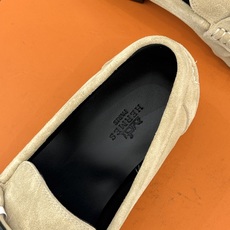 Hermès/爱马仕26WF新品 H金属扣一脚蹬乐福鞋 金属H扣是低调的灵魂 一脚蹬穿脱超省心 版型利落衬得脚秀气 麂皮 Hermès/爱马仕26WF新品 H金属扣一脚蹬乐福鞋 金属H扣是低调的灵魂 一脚蹬穿脱超省心 版型利落衬得脚秀气 麂皮