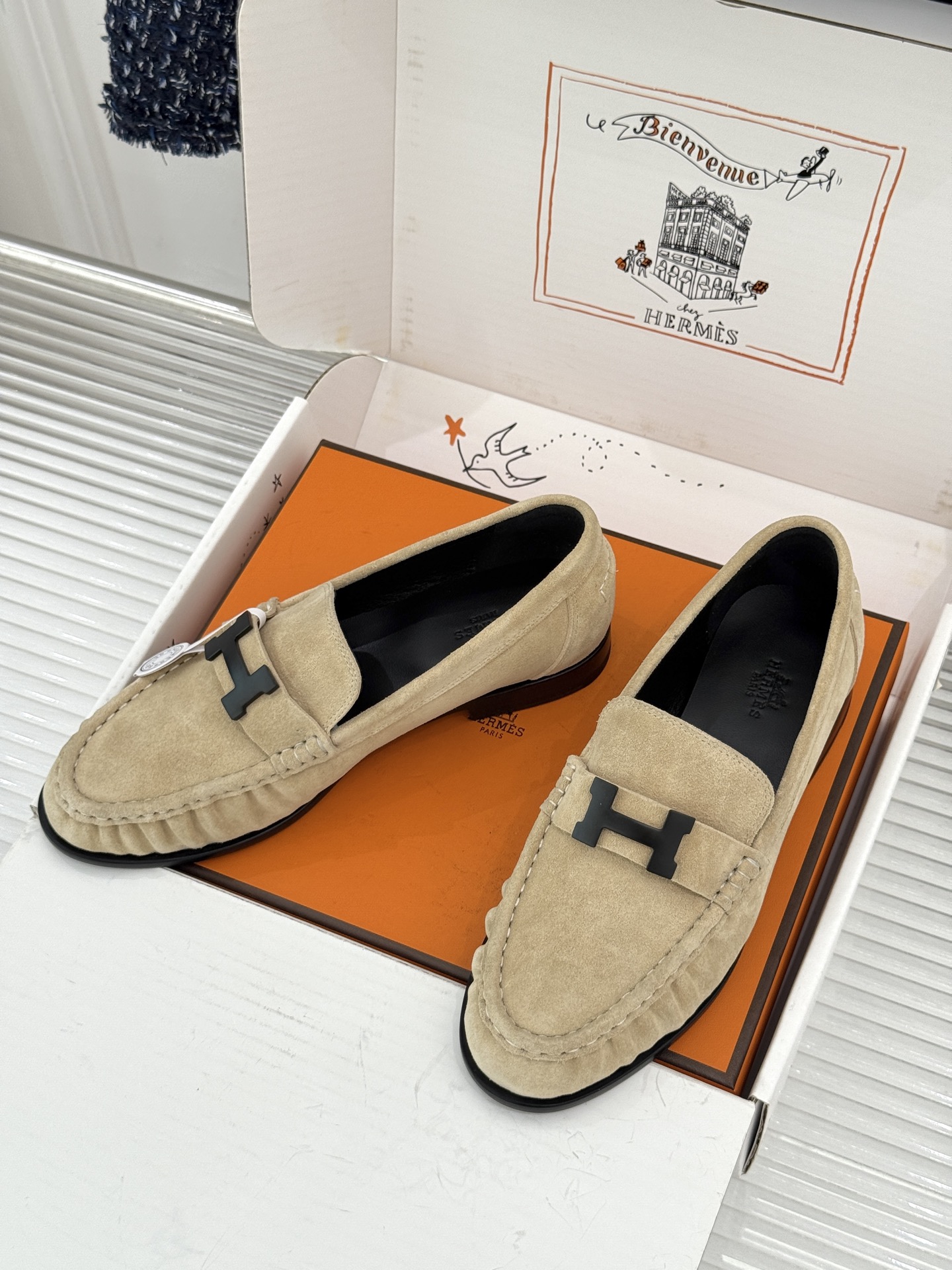 Hermès/爱马仕26WF新品 H金属扣一脚蹬乐福鞋 金属H扣是低调的灵魂 一脚蹬穿脱超省心 版型利落衬得脚秀气 麂皮 Hermès/爱马仕26WF新品 H金属扣一脚蹬乐福鞋 金属H扣是低调的灵魂 一脚蹬穿脱超省心 版型利落衬得脚秀气 麂皮