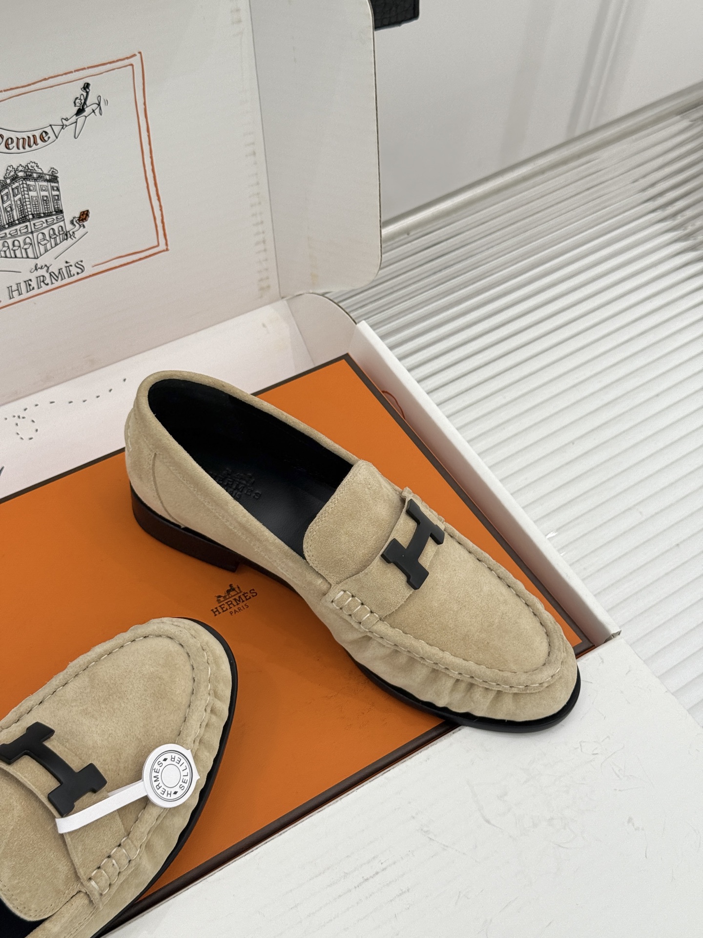 Hermès/爱马仕26WF新品 H金属扣一脚蹬乐福鞋 金属H扣是低调的灵魂 一脚蹬穿脱超省心 版型利落衬得脚秀气 麂皮 Hermès/爱马仕26WF新品 H金属扣一脚蹬乐福鞋 金属H扣是低调的灵魂 一脚蹬穿脱超省心 版型利落衬得脚秀气 麂皮