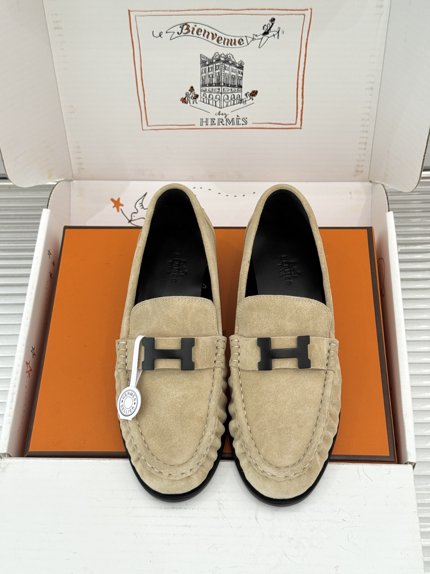 Hermès/爱马仕26WF新品 H金属扣一脚蹬乐福鞋 金属H扣是低调的灵魂 一脚蹬穿脱超省心 版型利落衬得脚秀气 麂皮 Hermès/爱马仕26WF新品 H金属扣一脚蹬乐福鞋 金属H扣是低调的灵魂 一脚蹬穿脱超省心 版型利落衬得脚秀气 麂皮