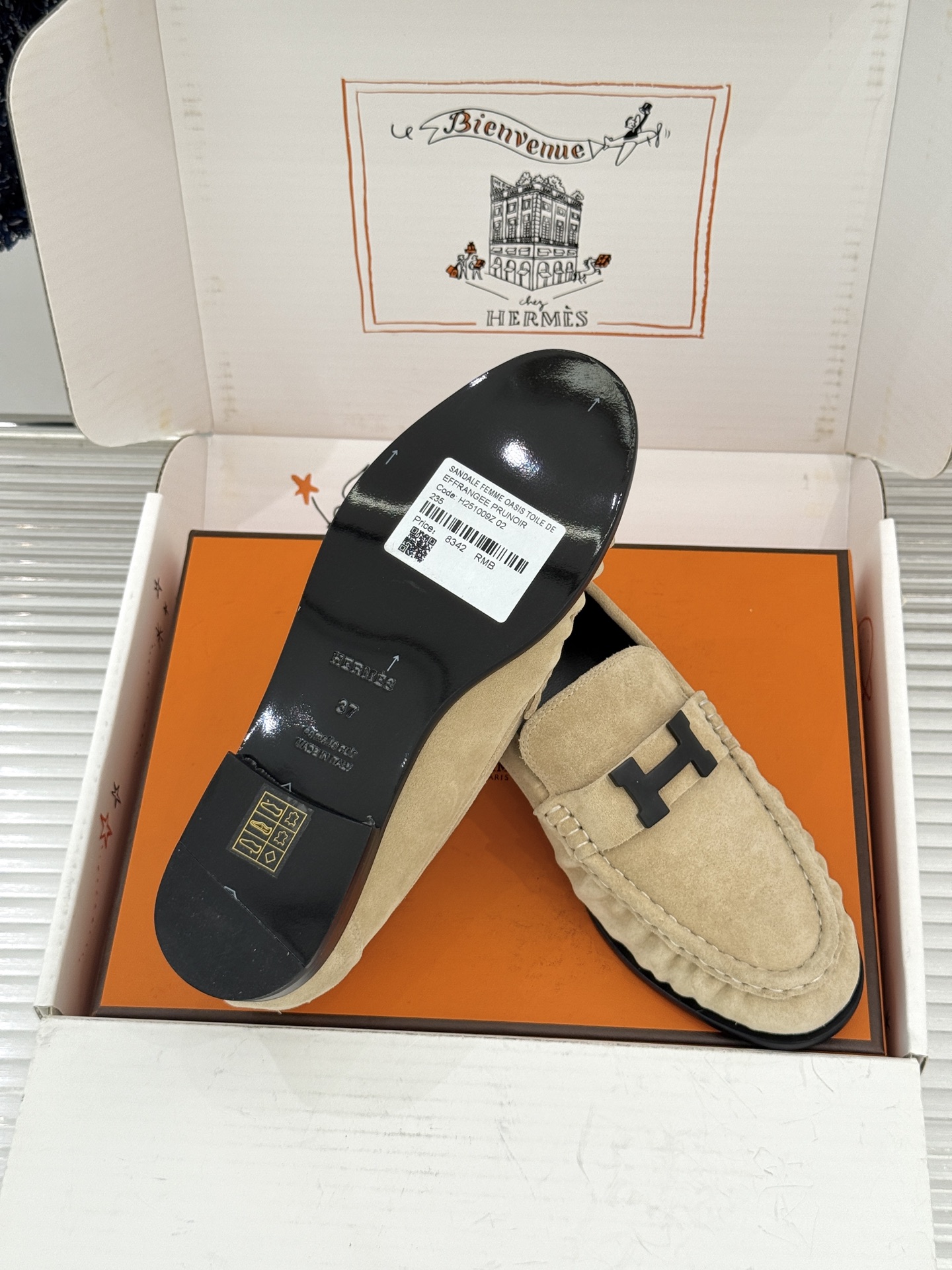 Hermès/爱马仕26WF新品 H金属扣一脚蹬乐福鞋 金属H扣是低调的灵魂 一脚蹬穿脱超省心 版型利落衬得脚秀气 麂皮 Hermès/爱马仕26WF新品 H金属扣一脚蹬乐福鞋 金属H扣是低调的灵魂 一脚蹬穿脱超省心 版型利落衬得脚秀气 麂皮