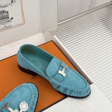 Hermès/爱马仕26WF新品 H金属扣一脚蹬乐福鞋 金属H扣是低调的灵魂 一脚蹬穿脱超省心 版型利落衬得脚秀气 麂皮 Hermès/爱马仕26WF新品 H金属扣一脚蹬乐福鞋 金属H扣是低调的灵魂 一脚蹬穿脱超省心 版型利落衬得脚秀气 麂皮