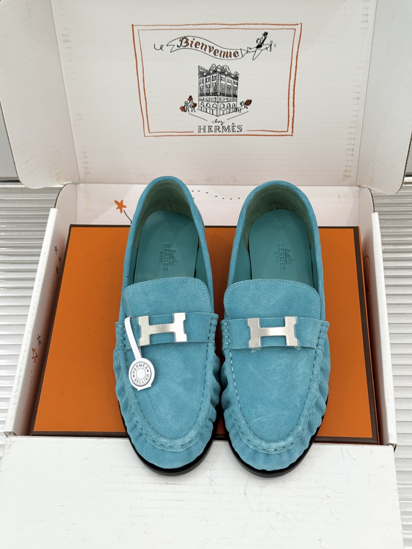 Hermès/爱马仕26WF新品 H金属扣一脚蹬乐福鞋 金属H扣是低调的灵魂 一脚蹬穿脱超省心 版型利落衬得脚秀气 麂皮 Hermès/爱马仕26WF新品 H金属扣一脚蹬乐福鞋 金属H扣是低调的灵魂 一脚蹬穿脱超省心 版型利落衬得脚秀气 麂皮