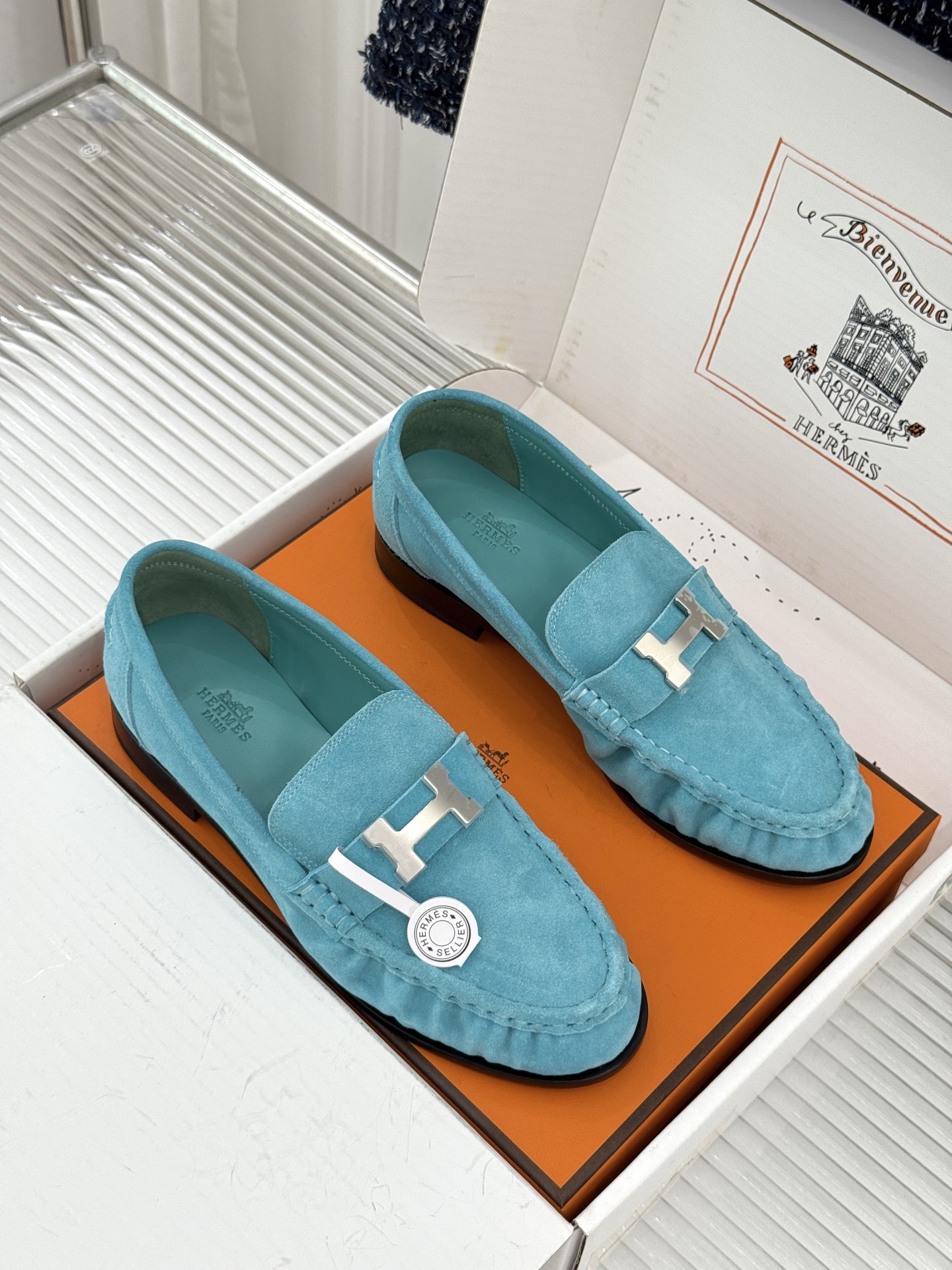 Hermès/爱马仕26WF新品 H金属扣一脚蹬乐福鞋 金属H扣是低调的灵魂 一脚蹬穿脱超省心 版型利落衬得脚秀气 麂皮 Hermès/爱马仕26WF新品 H金属扣一脚蹬乐福鞋 金属H扣是低调的灵魂 一脚蹬穿脱超省心 版型利落衬得脚秀气 麂皮