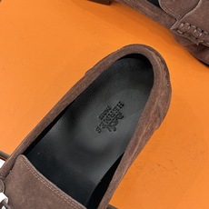 Hermès/爱马仕26WF新品 H金属扣一脚蹬乐福鞋 金属H扣是低调的灵魂 一脚蹬穿脱超省心 版型利落衬得脚秀气 麂皮 Hermès/爱马仕26WF新品 H金属扣一脚蹬乐福鞋 金属H扣是低调的灵魂 一脚蹬穿脱超省心 版型利落衬得脚秀气 麂皮
