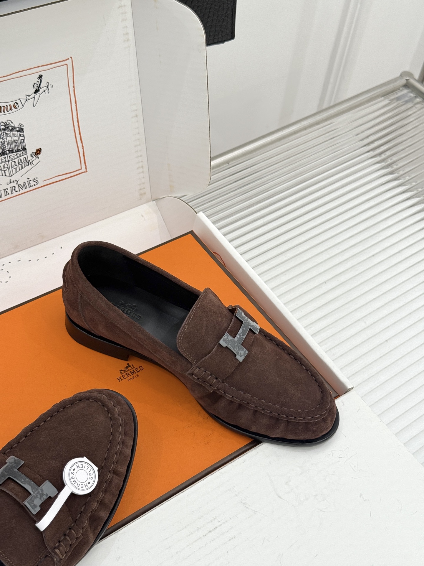 Hermès/爱马仕26WF新品 H金属扣一脚蹬乐福鞋 金属H扣是低调的灵魂 一脚蹬穿脱超省心 版型利落衬得脚秀气 麂皮 Hermès/爱马仕26WF新品 H金属扣一脚蹬乐福鞋 金属H扣是低调的灵魂 一脚蹬穿脱超省心 版型利落衬得脚秀气 麂皮