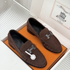 Hermès/爱马仕26WF新品 H金属扣一脚蹬乐福鞋 金属H扣是低调的灵魂 一脚蹬穿脱超省心 版型利落衬得脚秀气 麂皮 Hermès/爱马仕26WF新品 H金属扣一脚蹬乐福鞋 金属H扣是低调的灵魂 一脚蹬穿脱超省心 版型利落衬得脚秀气 麂皮