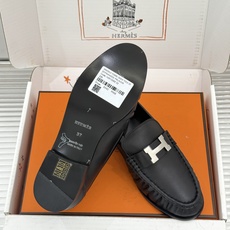 Hermès/爱马仕26WF新品 H金属扣一脚蹬乐福鞋 金属H扣是低调的灵魂 一脚蹬穿脱超省心 版型利落衬得脚秀气 麂皮 Hermès/爱马仕26WF新品 H金属扣一脚蹬乐福鞋 金属H扣是低调的灵魂 一脚蹬穿脱超省心 版型利落衬得脚秀气 麂皮