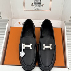 Hermès/爱马仕26WF新品 H金属扣一脚蹬乐福鞋 金属H扣是低调的灵魂 一脚蹬穿脱超省心 版型利落衬得脚秀气 麂皮 Hermès/爱马仕26WF新品 H金属扣一脚蹬乐福鞋 金属H扣是低调的灵魂 一脚蹬穿脱超省心 版型利落衬得脚秀气 麂皮