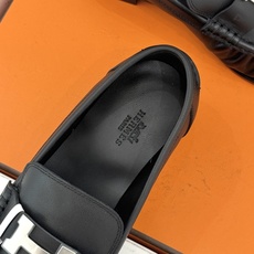 Hermès/爱马仕26WF新品 H金属扣一脚蹬乐福鞋 金属H扣是低调的灵魂 一脚蹬穿脱超省心 版型利落衬得脚秀气 麂皮 Hermès/爱马仕26WF新品 H金属扣一脚蹬乐福鞋 金属H扣是低调的灵魂 一脚蹬穿脱超省心 版型利落衬得脚秀气 麂皮