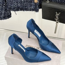 Jimmy Choo/吉米周26WF新品 真丝尖头侧空细跟高跟鞋 真丝缎面泛着柔润微光 尖头剪裁利落显腿长 侧空露肤衬得 Jimmy Choo/吉米周26WF新品 真丝尖头侧空细跟高跟鞋 真丝缎面泛着柔润微光 尖头剪裁利落显腿长 侧空露肤衬得