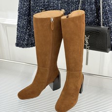Hermès/爱马仕26WF新品极简 复古粗跟长靴 极简方头裁出利落线条 粗跟稳当悄悄拉高比例 头层小牛皮肌理细腻柔润 Hermès/爱马仕26WF新品极简 复古粗跟长靴 极简方头裁出利落线条 粗跟稳当悄悄拉高比例 头层小牛皮肌理细腻柔润
