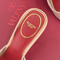 Valentino/华伦天奴26WF新品 立体蝴蝶水钻金属跟高跟拖鞋 立体蝶翼嵌满碎钻 金属细跟撑起利落气场 一字拖穿脱 Valentino/华伦天奴26WF新品 立体蝴蝶水钻金属跟高跟拖鞋 立体蝶翼嵌满碎钻 金属细跟撑起利落气场 一字拖穿脱