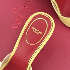Valentino/华伦天奴26WF新品 立体蝴蝶水钻金属跟高跟拖鞋 立体蝶翼嵌满碎钻 金属细跟撑起利落气场 一字拖穿脱 Valentino/华伦天奴26WF新品 立体蝴蝶水钻金属跟高跟拖鞋 立体蝶翼嵌满碎钻 金属细跟撑起利落气场 一字拖穿脱