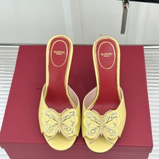 Valentino/华伦天奴26WF新品 立体蝴蝶水钻金属跟高跟拖鞋 立体蝶翼嵌满碎钻 金属细跟撑起利落气场 一字拖穿脱 Valentino/华伦天奴26WF新品 立体蝴蝶水钻金属跟高跟拖鞋 立体蝶翼嵌满碎钻 金属细跟撑起利落气场 一字拖穿脱