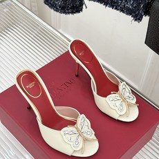 Valentino/华伦天奴26WF新品 立体蝴蝶水钻金属跟高跟拖鞋 立体蝶翼嵌满碎钻 金属细跟撑起利落气场 一字拖穿脱 Valentino/华伦天奴26WF新品 立体蝴蝶水钻金属跟高跟拖鞋 立体蝶翼嵌满碎钻 金属细跟撑起利落气场 一字拖穿脱
