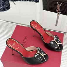 Valentino/华伦天奴26WF新品 立体蝴蝶水钻金属跟高跟拖鞋 立体蝶翼嵌满碎钻 金属细跟撑起利落气场 一字拖穿脱 Valentino/华伦天奴26WF新品 立体蝴蝶水钻金属跟高跟拖鞋 立体蝶翼嵌满碎钻 金属细跟撑起利落气场 一字拖穿脱