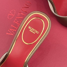 Valentino/华伦天奴26WF新品 立体蝴蝶水钻金属跟高跟拖鞋 立体蝶翼嵌满碎钻 金属细跟撑起利落气场 一字拖穿脱 Valentino/华伦天奴26WF新品 立体蝴蝶水钻金属跟高跟拖鞋 立体蝶翼嵌满碎钻 金属细跟撑起利落气场 一字拖穿脱