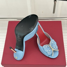 Valentino/华伦天奴26WF新品 立体蝴蝶水钻金属跟高跟拖鞋 立体蝶翼嵌满碎钻 金属细跟撑起利落气场 一字拖穿脱 Valentino/华伦天奴26WF新品 立体蝴蝶水钻金属跟高跟拖鞋 立体蝶翼嵌满碎钻 金属细跟撑起利落气场 一字拖穿脱
