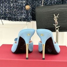Valentino/华伦天奴26WF新品 立体蝴蝶水钻金属跟高跟拖鞋 立体蝶翼嵌满碎钻 金属细跟撑起利落气场 一字拖穿脱 Valentino/华伦天奴26WF新品 立体蝴蝶水钻金属跟高跟拖鞋 立体蝶翼嵌满碎钻 金属细跟撑起利落气场 一字拖穿脱