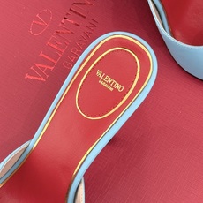 Valentino/华伦天奴26WF新品 立体蝴蝶水钻金属跟高跟拖鞋 立体蝶翼嵌满碎钻 金属细跟撑起利落气场 一字拖穿脱 Valentino/华伦天奴26WF新品 立体蝴蝶水钻金属跟高跟拖鞋 立体蝶翼嵌满碎钻 金属细跟撑起利落气场 一字拖穿脱