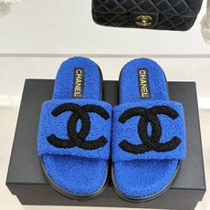 CHANE*|小香经典大双C毛拖 大双C是经典灵魂 厚底悄悄拉长腿线 一脚蹬穿脱超省心 黑白调自带高级滤镜 搭大衣慵懒贵 CHANE*|小香经典大双C毛拖 大双C是经典灵魂 厚底悄悄拉长腿线 一脚蹬穿脱超省心 黑白调自带高级滤镜 搭大衣慵懒贵