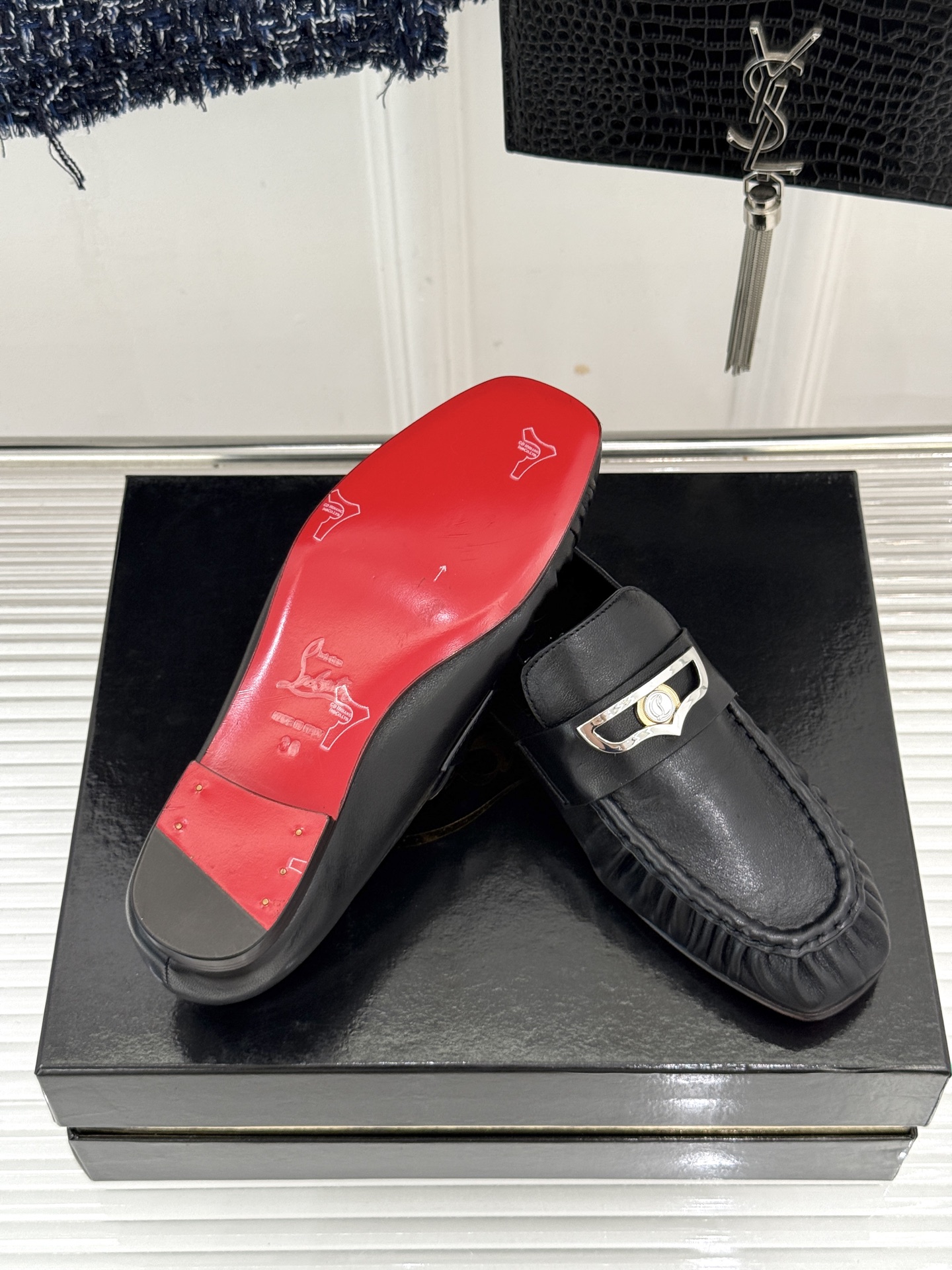 男码＋20 ChristinLouboutin/CL26WF新品 复古褶皱英伦乐情侣款福鞋 金属扣自带奢牌锋芒 手工褶皱