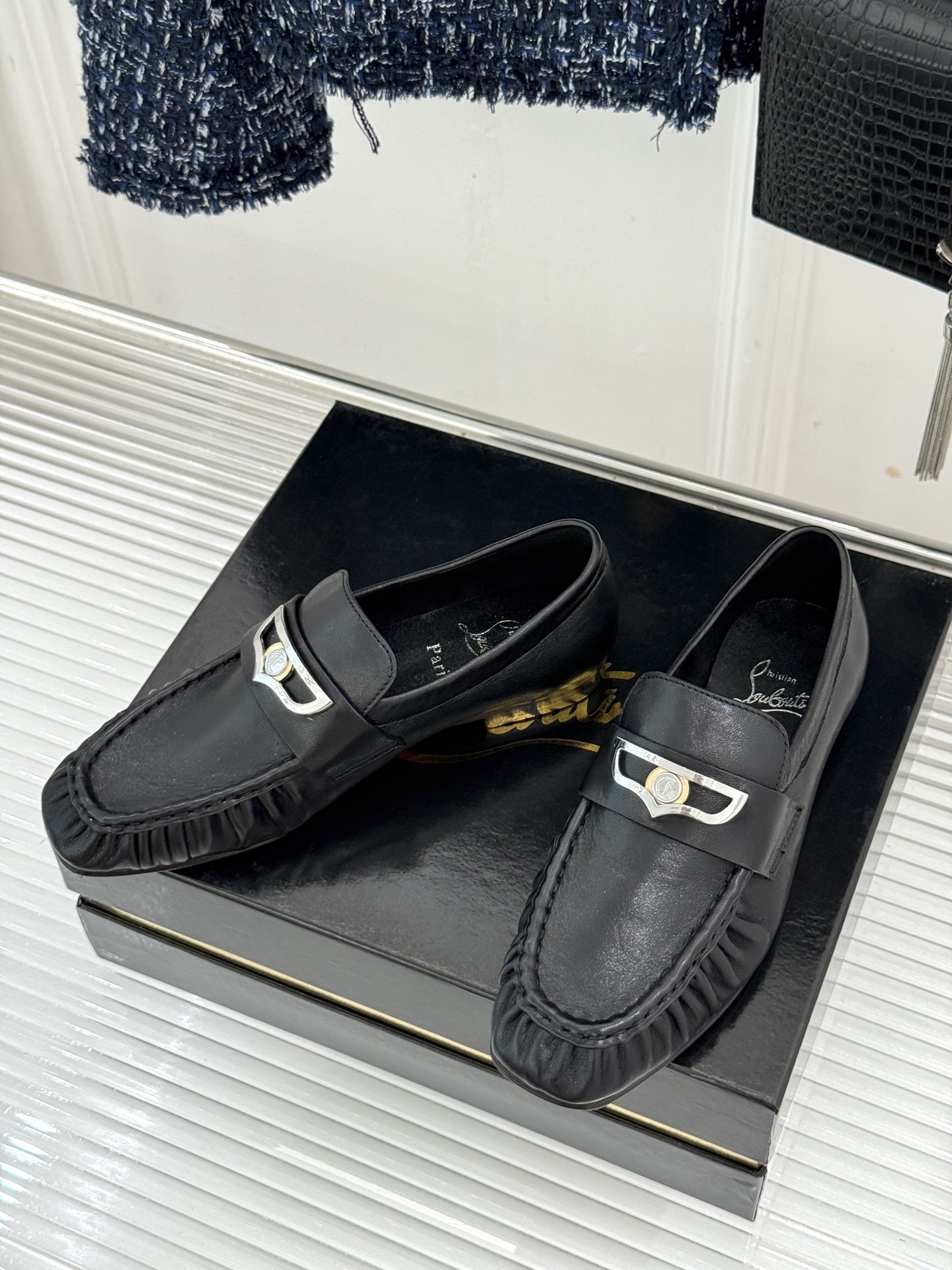 男码＋20 ChristinLouboutin/CL26WF新品 复古褶皱英伦乐情侣款福鞋 金属扣自带奢牌锋芒 手工褶皱