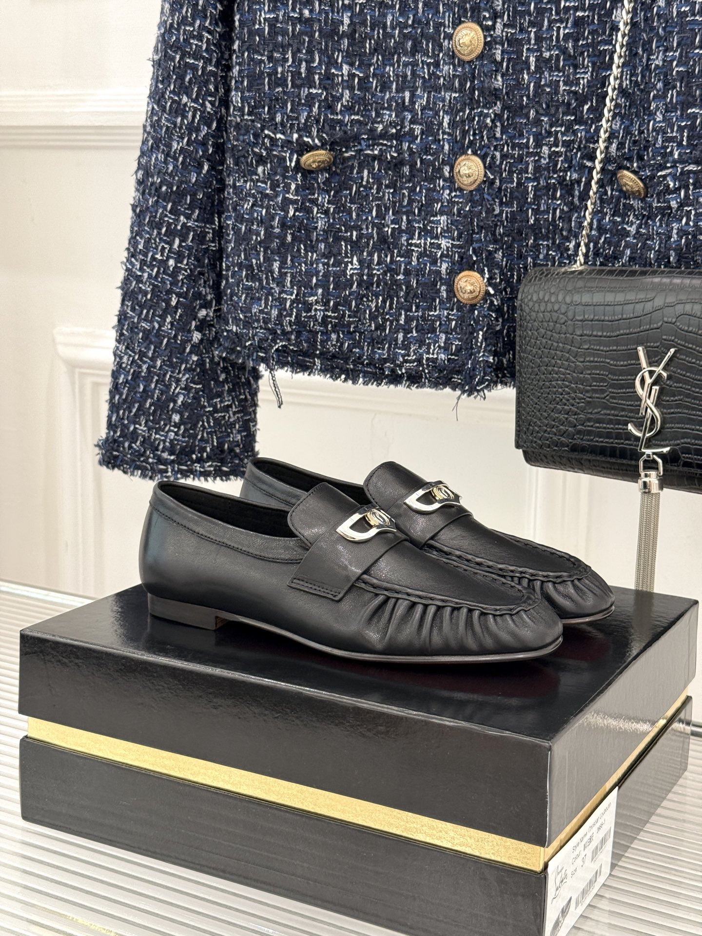 男码+20 ChristinLouboutin/CL26WF新品 复古褶皱英伦乐情侣款福鞋 金属扣自带奢牌锋芒 手工褶皱 男码+20 ChristinLouboutin/CL26WF新品 复古褶皱英伦乐情侣款福鞋 金属扣自带奢牌锋芒 手工褶皱