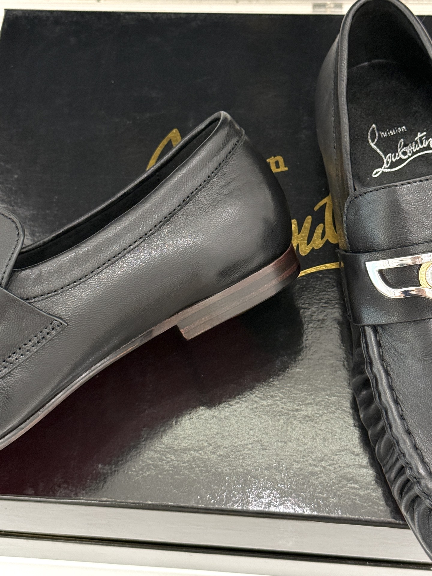 男码＋20 ChristinLouboutin/CL26WF新品 复古褶皱英伦乐情侣款福鞋 金属扣自带奢牌锋芒 手工褶皱