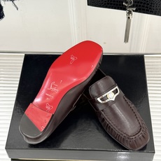 男码+20 ChristinLouboutin/CL26WF新品 复古褶皱英伦乐情侣款福鞋 金属扣自带奢牌锋芒 手工褶皱 男码+20 ChristinLouboutin/CL26WF新品 复古褶皱英伦乐情侣款福鞋 金属扣自带奢牌锋芒 手工褶皱