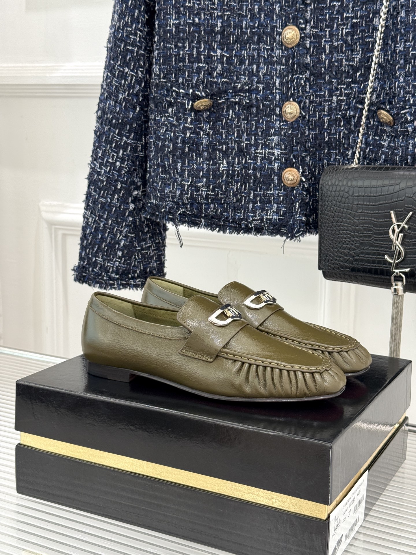 男码+20 ChristinLouboutin/CL26WF新品 复古褶皱英伦乐情侣款福鞋 金属扣自带奢牌锋芒 手工褶皱 男码+20 ChristinLouboutin/CL26WF新品 复古褶皱英伦乐情侣款福鞋 金属扣自带奢牌锋芒 手工褶皱