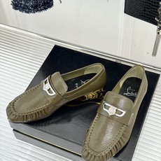 男码+20 ChristinLouboutin/CL26WF新品 复古褶皱英伦乐情侣款福鞋 金属扣自带奢牌锋芒 手工褶皱 男码+20 ChristinLouboutin/CL26WF新品 复古褶皱英伦乐情侣款福鞋 金属扣自带奢牌锋芒 手工褶皱