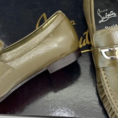 男码+20 ChristinLouboutin/CL26WF新品 复古褶皱英伦乐情侣款福鞋 金属扣自带奢牌锋芒 手工褶皱 男码+20 ChristinLouboutin/CL26WF新品 复古褶皱英伦乐情侣款福鞋 金属扣自带奢牌锋芒 手工褶皱