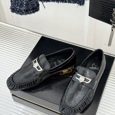 男码+20 ChristinLouboutin/CL26WF新品 复古褶皱英伦乐情侣款福鞋 金属扣自带奢牌锋芒 手工褶皱 男码+20 ChristinLouboutin/CL26WF新品 复古褶皱英伦乐情侣款福鞋 金属扣自带奢牌锋芒 手工褶皱