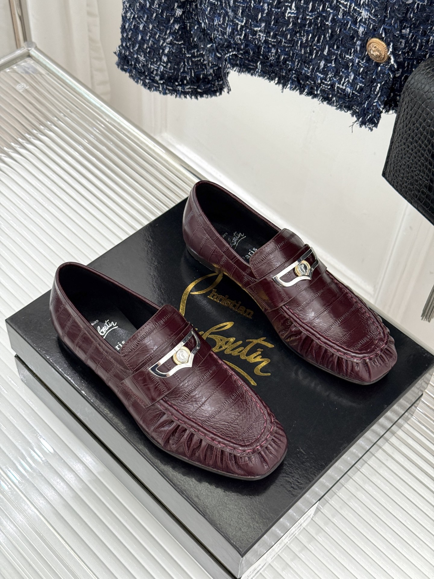 男码+20 ChristinLouboutin/CL26WF新品 复古褶皱英伦乐情侣款福鞋 金属扣自带奢牌锋芒 手工褶皱 男码+20 ChristinLouboutin/CL26WF新品 复古褶皱英伦乐情侣款福鞋 金属扣自带奢牌锋芒 手工褶皱