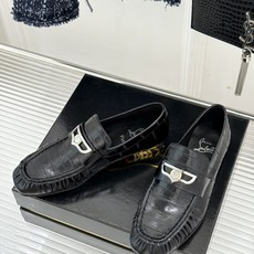男码+20 ChristinLouboutin/CL26WF新品 复古褶皱英伦乐情侣款福鞋 金属扣自带奢牌锋芒 手工褶皱 男码+20 ChristinLouboutin/CL26WF新品 复古褶皱英伦乐情侣款福鞋 金属扣自带奢牌锋芒 手工褶皱