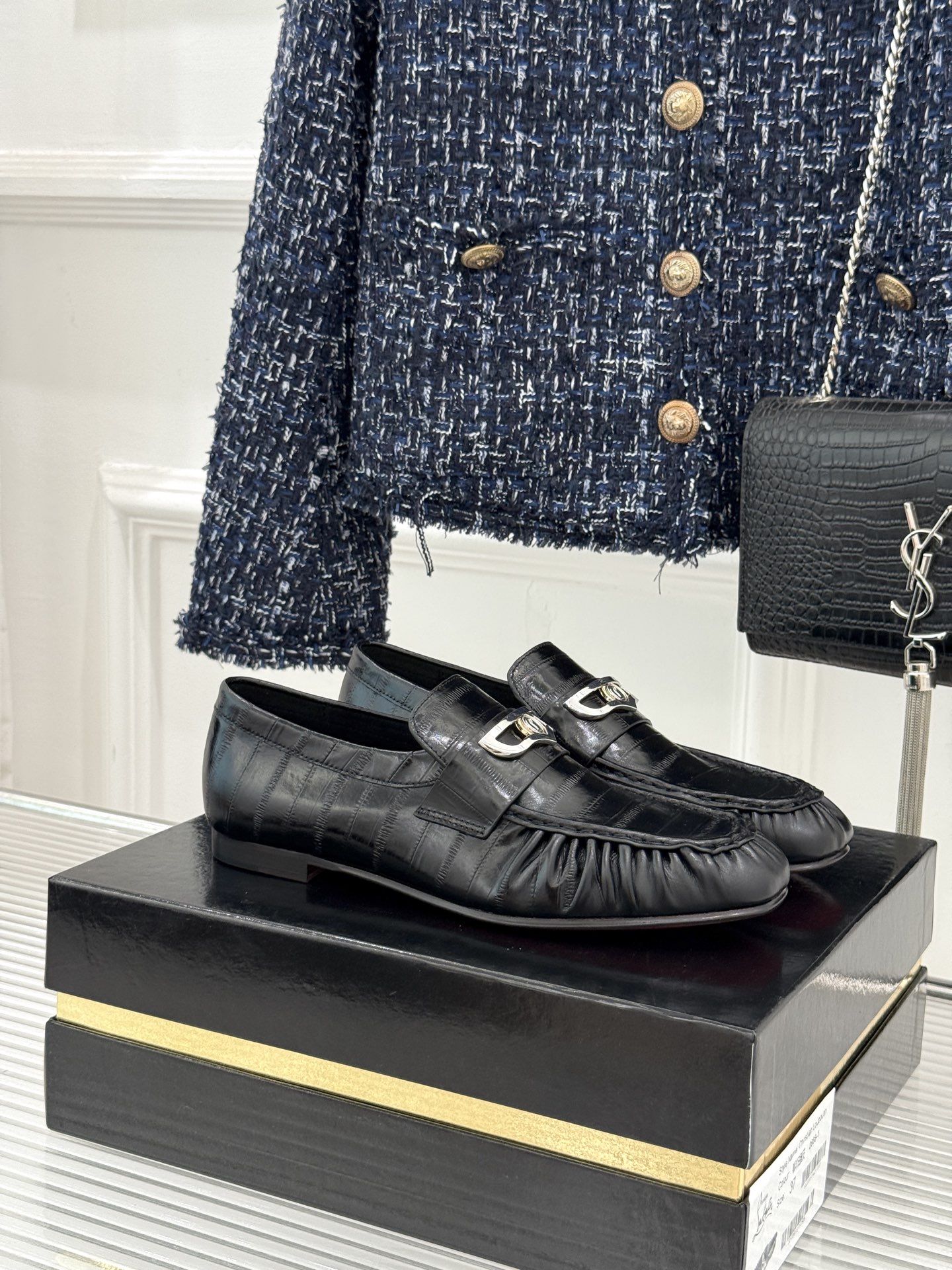 男码+20 ChristinLouboutin/CL26WF新品 复古褶皱英伦乐情侣款福鞋 金属扣自带奢牌锋芒 手工褶皱 男码+20 ChristinLouboutin/CL26WF新品 复古褶皱英伦乐情侣款福鞋 金属扣自带奢牌锋芒 手工褶皱