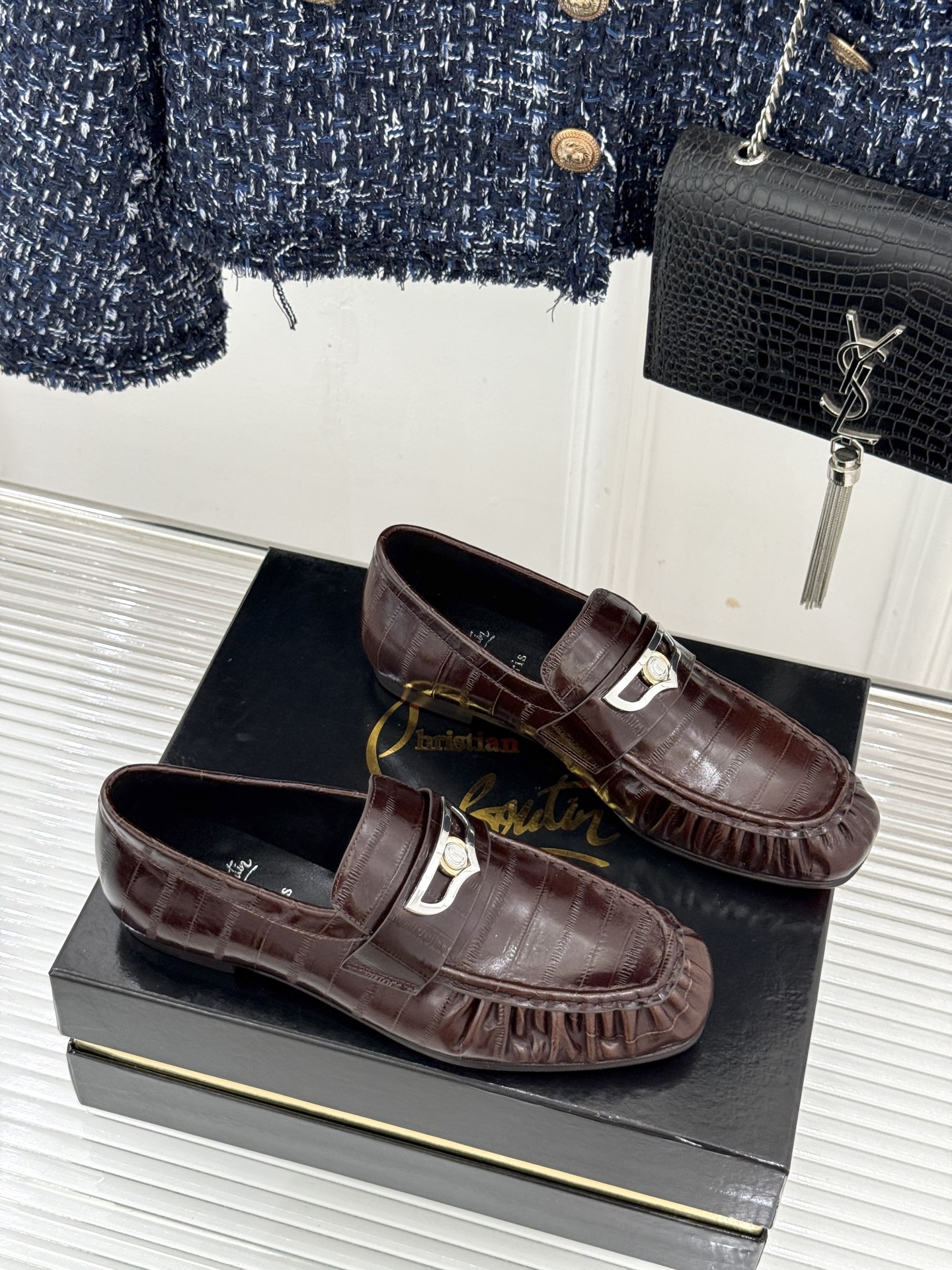 男码＋20 ChristinLouboutin/CL26WF新品 复古褶皱英伦乐情侣款福鞋 金属扣自带奢牌锋芒 手工褶皱